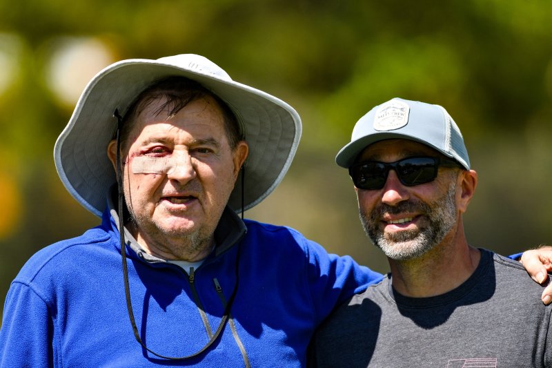 Coach Lee Sibley and his point guard Jon Gordon. DAVE FREDERICK PHOTOS